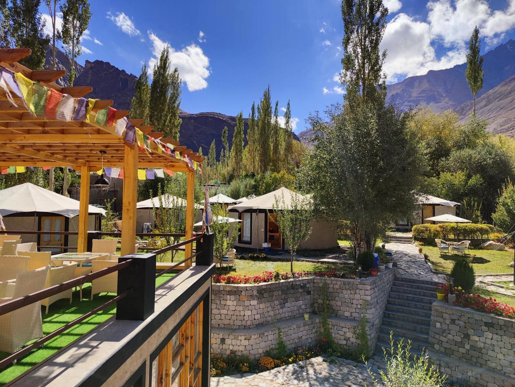 Mystique Meadows Earth Homes Hundar Exteriér fotografie